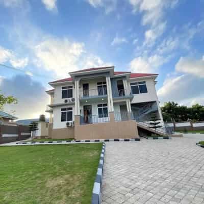 Nyumba/Apartment ya vyumba vinne inapangishwa Dar Es Salaam
