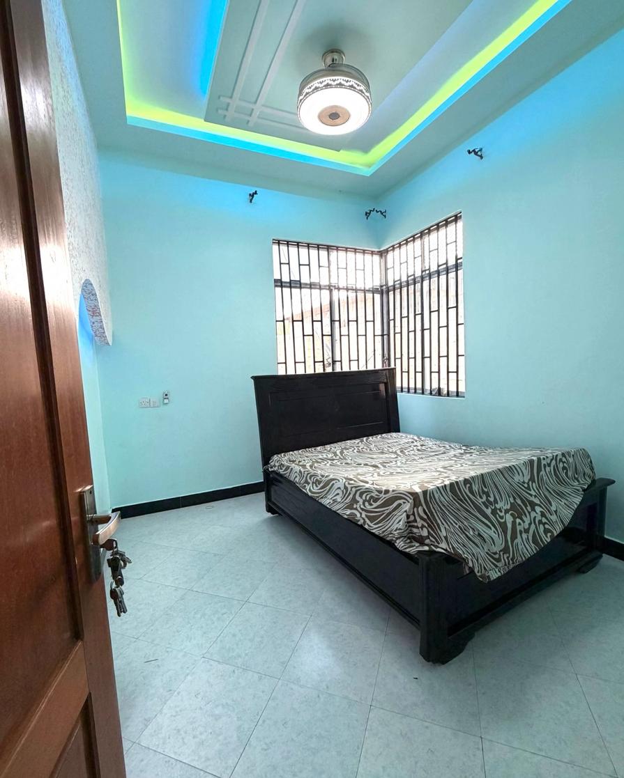 media -8