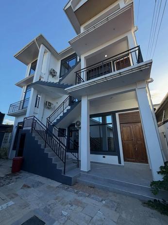 Apartment (Furnished) ya vyumba vitatu inapangishwa Kinondoni, Dar Es Salaam