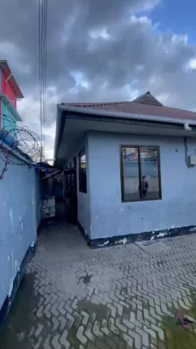Nyumba ya vyumba vitatu inapangishwa Kinondoni Morocco Block 42, Dar Es Salaam