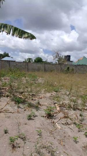 Kiwanja kinauzwa Kivule Ccm Picha Ndenge, Dar Es Salaam (660 sqm) Kiwanja kinauzwa Kivule Ccm Picha Ndenge, Dar Es Salaam (660 sqm)