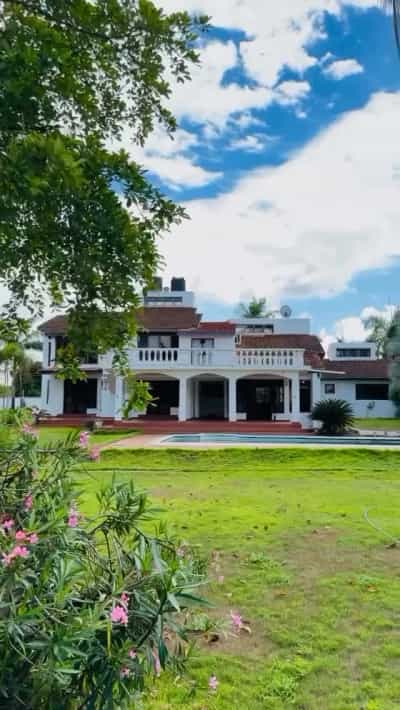 Nyumba ya vyumba vitano inauzwa Mbezi Beach, Dar Es Salaam (4000 sqm)