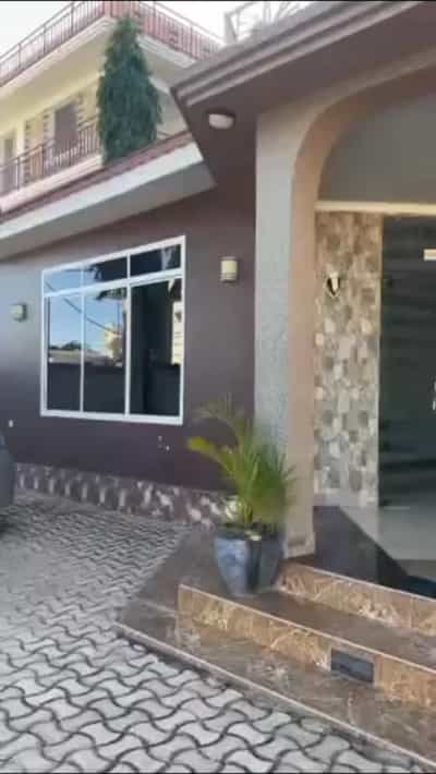 Hostel inauzwa Dodoma Mjini (1200 sqm)