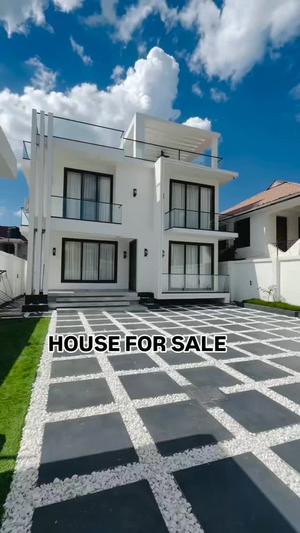 Nyumba ya vyumba vinne inauzwa Mikocheni, Dar Es Salaam (390 sqm)