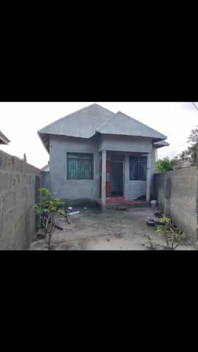 Nyumba ya vyumba vitatu inauzwa Kivule-Fremukumi, Dar Es Salaam (250 sqm) Nyumba ya vyumba vitatu inauzwa Kivule-Fremukumi, Dar Es Salaam (250 sqm)