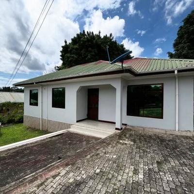 Apartment ya vyumba vitatu inapangishwa Makongo Ccm, Dar Es Salaam