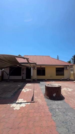 3 Bedrooms House for Rent in Ununio Beach, Dar Es Salaam