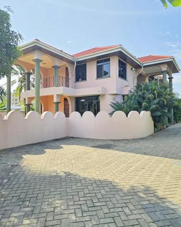 6 Bedrooms House for Sale in Mikocheni, Dar Es Salaam (2200 sqm) 6 Bedrooms House for Sale in Mikocheni, Dar Es Salaam (2200 sqm)