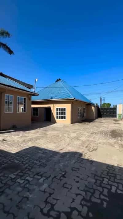 Nyumba/Apartment ya vyumba vitatu inapangishwa Mbezi, Dar Es Salaam