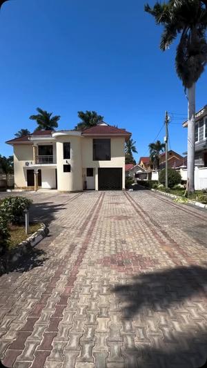 Nyumba ya vyumba vinne inapangishwa Mbezi Beach, Dar Es Salaam Nyumba ya vyumba vinne inapangishwa Mbezi Beach, Dar Es Salaam