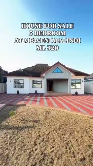 Nyumba ya vyumba vitatu inauzwa Mbeni Malindi (800 sqm)