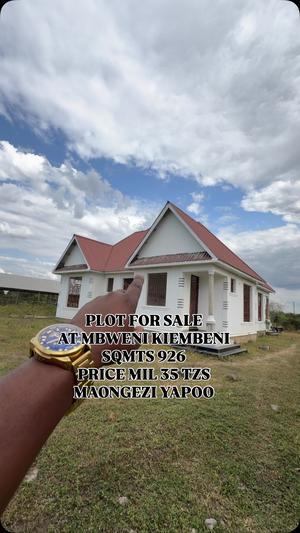 Kiwanja kinauzwa Mbweni Kiembeni, Dar Es Salaam sqm 926 Kiwanja kinauzwa Mbweni Kiembeni, Dar Es Salaam sqm 926