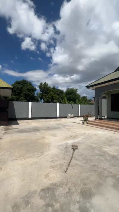 Nyumba ya vyumba vitatu inapangishwa Kisiwani, Dar Es Salaam