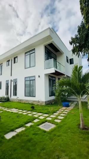 Nyumba ya vyumba vitano inauzwa Mbweni, Dar Es Salaam (1000 sqm) Nyumba ya vyumba vitano inauzwa Mbweni, Dar Es Salaam (1000 sqm)