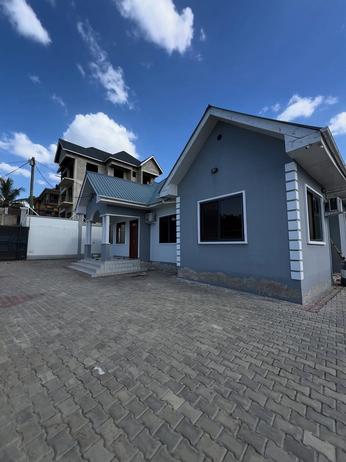 Nyumba ya vyumba vitatu inapangishwa Goba Njia Nne, Dar Es Salaam Nyumba ya vyumba vitatu inapangishwa Goba Njia Nne, Dar Es Salaam