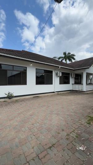 Nyumba ya vyumba vinne inapangishwa Mbezi Beach, Dar Es Salaam Nyumba ya vyumba vinne inapangishwa Mbezi Beach, Dar Es Salaam