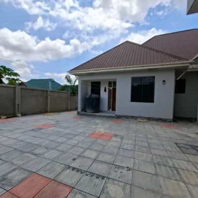 Nyumba ya vyumba vitatu inapangishwa Goba Center, Dar Es Salaam