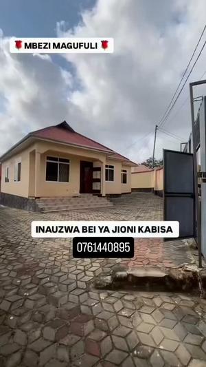 Nyumba ya vyumba vitatu inauzwa Mbezi Mwisho, Dar Es Salaam (500 sqm) Nyumba ya vyumba vitatu inauzwa Mbezi Mwisho, Dar Es Salaam (500 sqm)