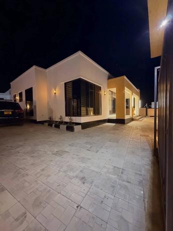 Nyumba ya vyumba vitatu inauzwa Madale, Dar Es Salaam (500 sqm) Nyumba ya vyumba vitatu inauzwa Madale, Dar Es Salaam (500 sqm)