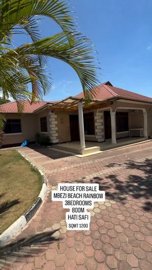 Nyumba ya vyumba vitatu inauzwa Mbezi Beach, Dar Es Salaam (1200 sqm)