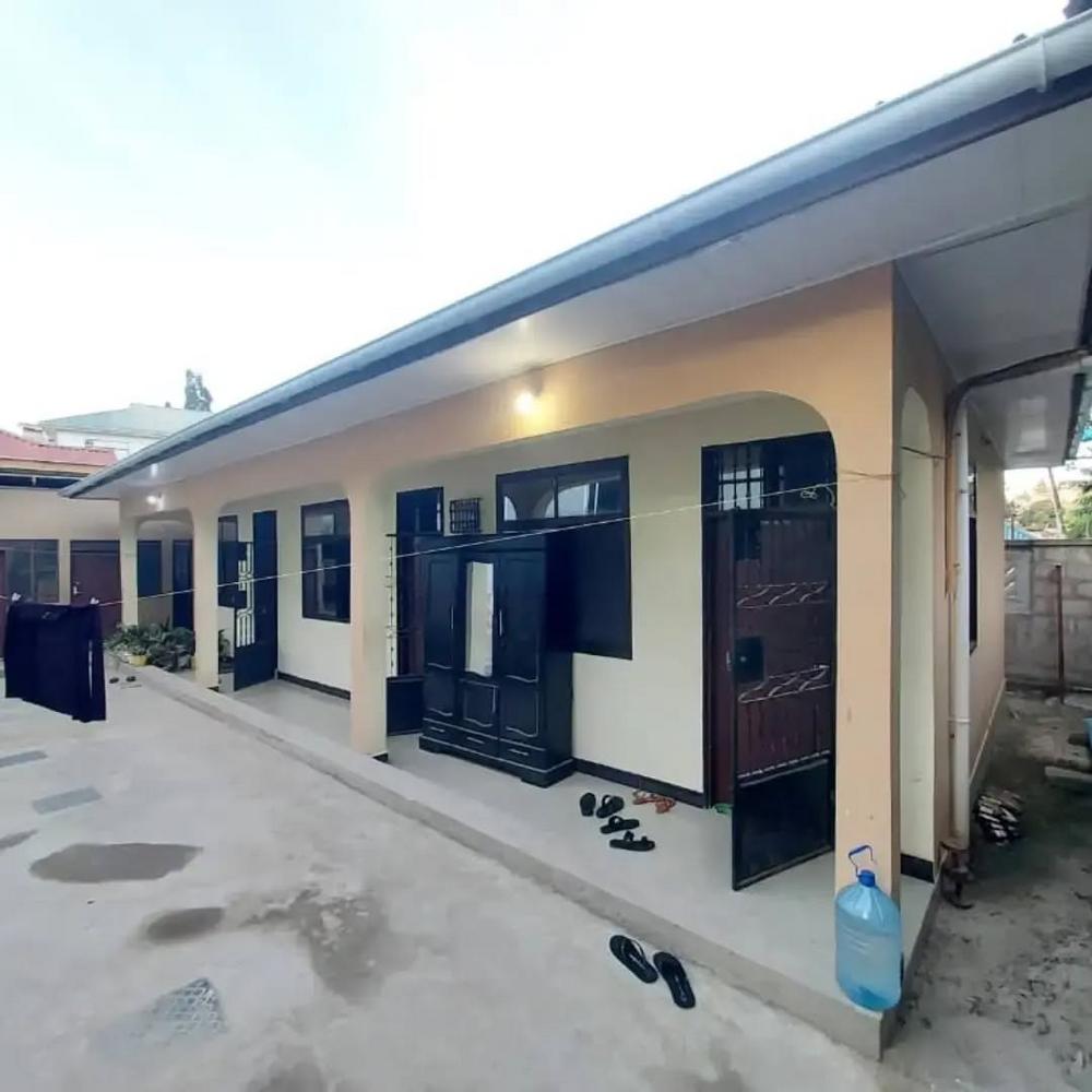 media -1 media -1