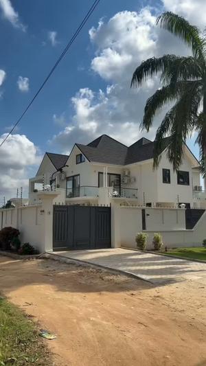 Kiwanja kinauzwa Mbezi Beach, Dar Es Salaam sqm 900 Kiwanja kinauzwa Mbezi Beach, Dar Es Salaam sqm 900