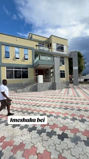 Nyumba ya vyumba 6 inauzwa Kigamboni Kisiwani, Dar Es Salaam (2500 sqm)