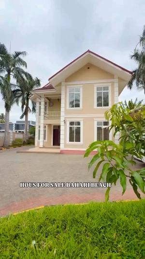 Nyumba ya vyumba vinne inauzwa Bahari Beach, Dar Es Salaam (1000 sqm) Nyumba ya vyumba vinne inauzwa Bahari Beach, Dar Es Salaam (1000 sqm)