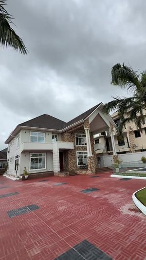 Nyumba ya vyumba vitano inauzwa Mbweni JKT, Dar Es Salaam (1300 sqm)
