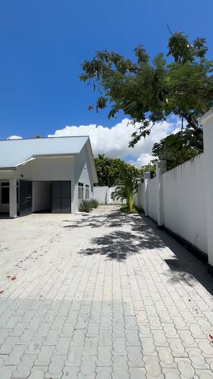 Nyumba ya vyumba vitatu inapangishwa Mbezi Beach, Dar Es Salaam Nyumba ya vyumba vitatu inapangishwa Mbezi Beach, Dar Es Salaam