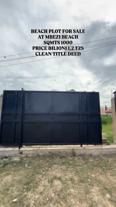 Beach Plot kinauzwa Mbezi Beach, Dar Es Salaam (1000 sqm)