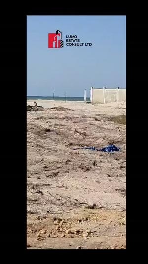 Beach Plot kinauzwa Mwongozo Kigamboni, Dar Es Salaam (4062 sqm) Beach Plot kinauzwa Mwongozo Kigamboni, Dar Es Salaam (4062 sqm)