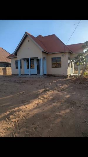 Nyumba ya vyumba vitatu inauzwa Mkonze, Dodoma (562 sqm) Nyumba ya vyumba vitatu inauzwa Mkonze, Dodoma (562 sqm)