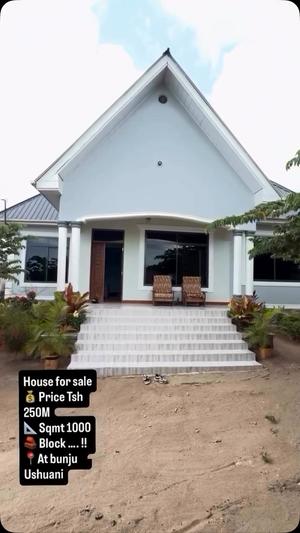 3 Bedrooms House for Sale in Kinondoni, Dar Es Salaam (1000 sqm)