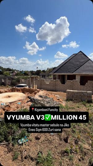 Nyumba ya vyumba vitatu inauzwa Kigamboni, Dar Es Salaam (600 sqm) Nyumba ya vyumba vitatu inauzwa Kigamboni, Dar Es Salaam (600 sqm)