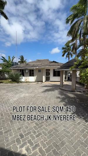 Kiwanja kinauzwa Mbezi Beach, Dar Es Salaam (450 sqm)