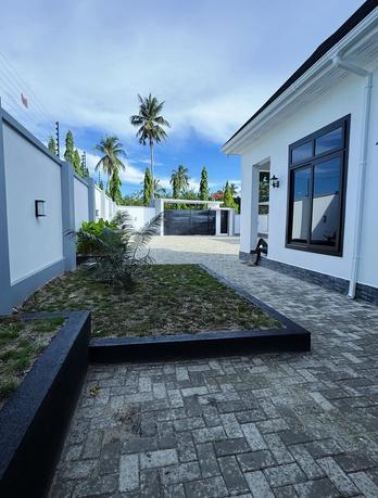Nyumba ya vyumba vinne inauzwa Goba Lastanza, Dar Es Salaam (850 sqm) Nyumba ya vyumba vinne inauzwa Goba Lastanza, Dar Es Salaam (850 sqm)