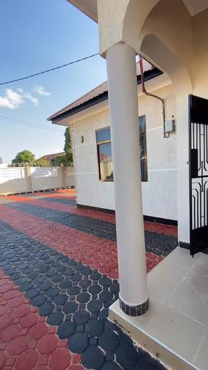 Nyumba ya vyumba vitatu inauzwa Kisasa, Dodoma Nyumba ya vyumba vitatu inauzwa Kisasa, Dodoma