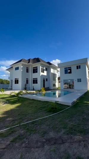 Nyumba ya vyumba vinne inauzwa Mbezi Beach, Dar Es Salaam (1500 sqm)
