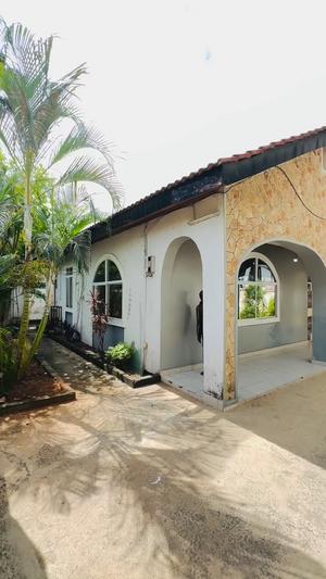 Nyumba ya vyumba vinne inapangishwa Mbezi Beach, Dar Es Salaam Nyumba ya vyumba vinne inapangishwa Mbezi Beach, Dar Es Salaam