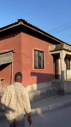 Nyumba ya vyumba 8 inauzwa Tandale, Dar Es Salaam