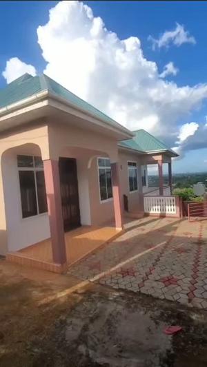 Nyumba/Apartment ya vyumba vitatu inapangishwa Ulongoni B, Dar Es Salaam Nyumba/Apartment ya vyumba vitatu inapangishwa Ulongoni B, Dar Es Salaam