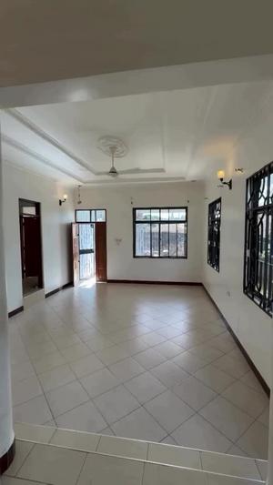 Apartment ya vyumba vitatu inapangishwa Salasala Shopaz Iptl, Dar Es Salaam