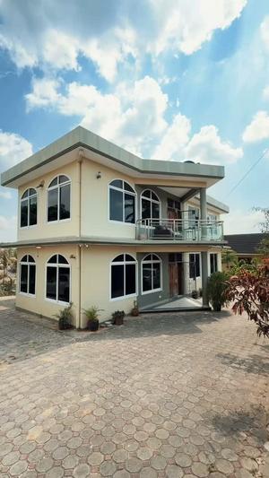 Nyumba ya vyumba vinne inauzwa Mbezi Beach, Dar Es Salaam (1000 sqm) Nyumba ya vyumba vinne inauzwa Mbezi Beach, Dar Es Salaam (1000 sqm)