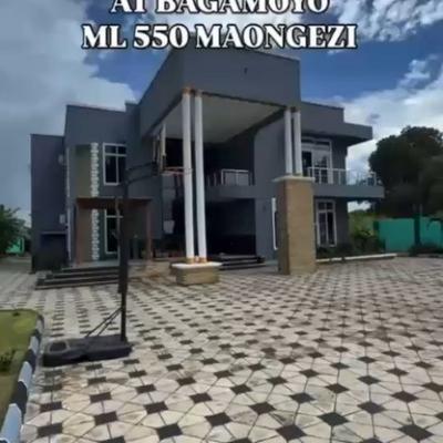 Nyumba (Furnished) ya vyumba vitano inauzwa Bagamoyo Roundabout, Mbeya (1865 sqm)