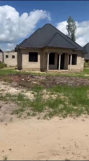 Nyumba ya vyumba vitatu inauzwa Kibaha Madafu, Pwani (1200 sqm)