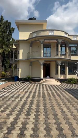 Nyumba ya vyumba vinne inauzwa Mbezi Beach Rainbow, Dar Es Salaam (800 sqm) Nyumba ya vyumba vinne inauzwa Mbezi Beach Rainbow, Dar Es Salaam (800 sqm)