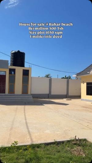 Nyumba ya vyumba vitatu inauzwa Bahari Beach, Dar Es Salaam (1050 sqm) Nyumba ya vyumba vitatu inauzwa Bahari Beach, Dar Es Salaam (1050 sqm)