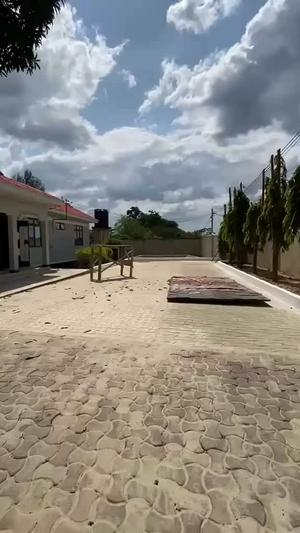 Nyumba ya vyumba vitatu inapangishwa Makongo, Dar Es Salaam