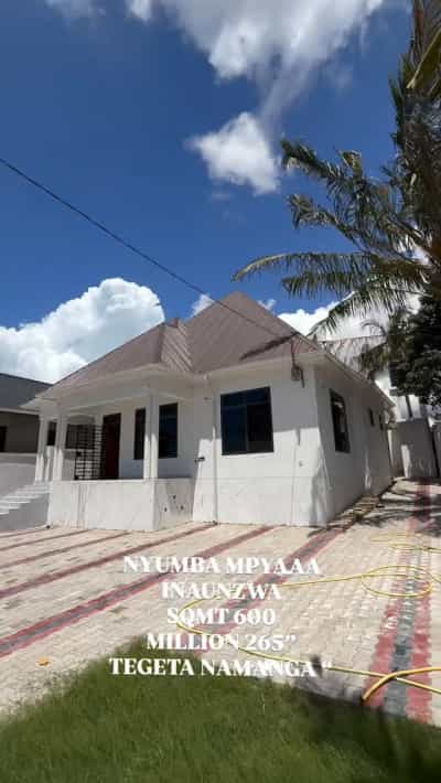 Nyumba ya vyumba vitatu inauzwa Tegeta Namanga, Dar Es Salaam (600 sqm) Nyumba ya vyumba vitatu inauzwa Tegeta Namanga, Dar Es Salaam (600 sqm)